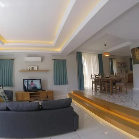Villa Aysimi