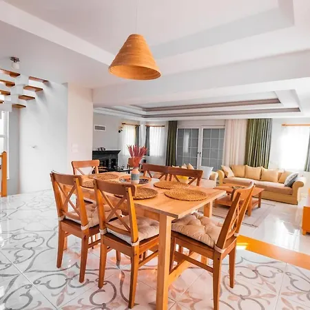 Aysimi Vila Kemer
